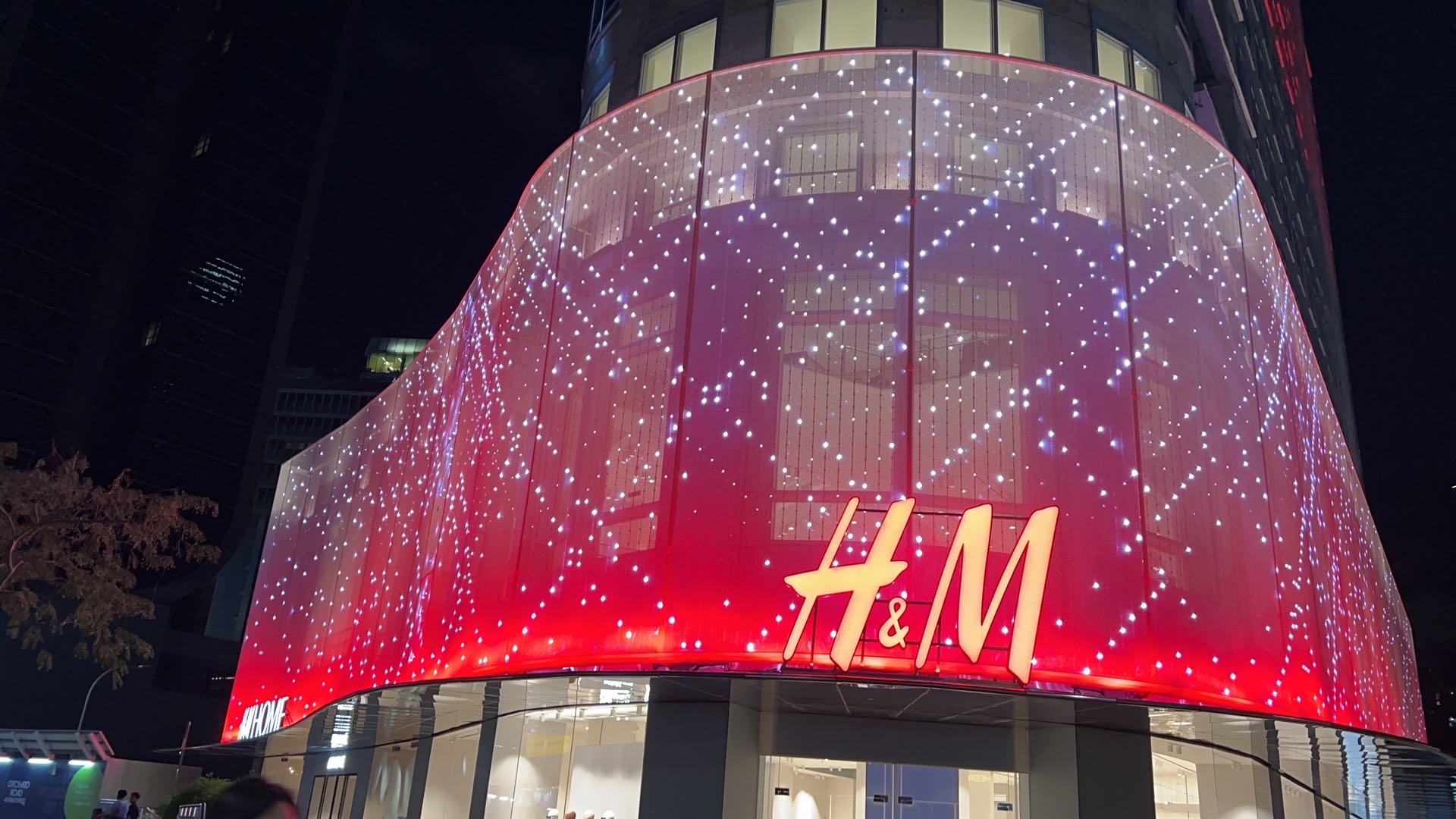 H&M Facade Lighting - Test & Commissioning
